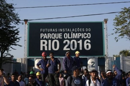 Rio Workers Defy Court Order, Stay on Strike