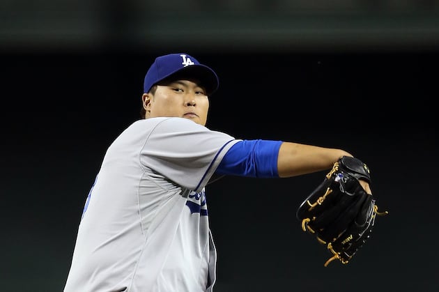 Ryu, Gonzalez Lead Dodgers Past Diamondbacks 6-0