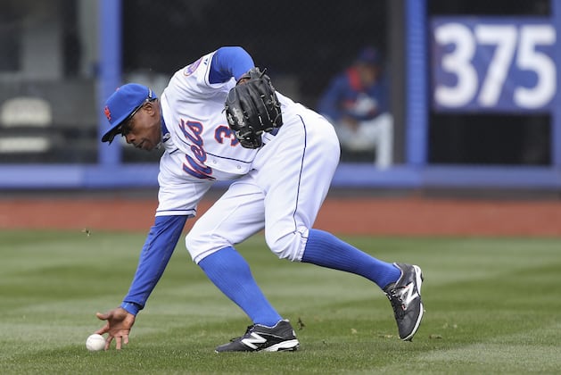 Fan Touches Mets' Granderson During Game