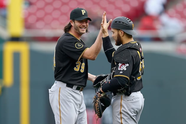 Pirates Beat Reds 8-7 in Suspended Game