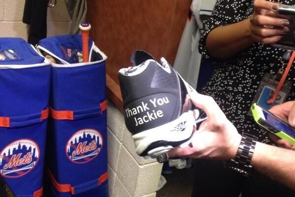 Curtis Granderson Rocking 'Thank You Jackie' Cleats