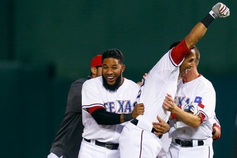 Rangers Rally for 2 in 9th to Beat Mariners 3-2