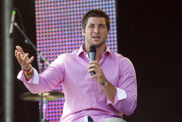 Tim Tebow Celebrates Easter by Chopping Lumber with Jase from 'Duck Dynasty'
