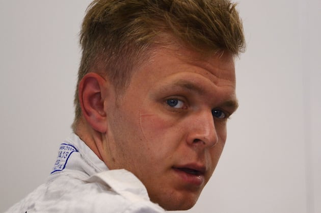 Magnussen Prefers Button over Alonso as Teammate