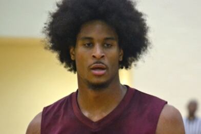Tennessee Grants Release to 6-Foot-8 Recruit Cofer
