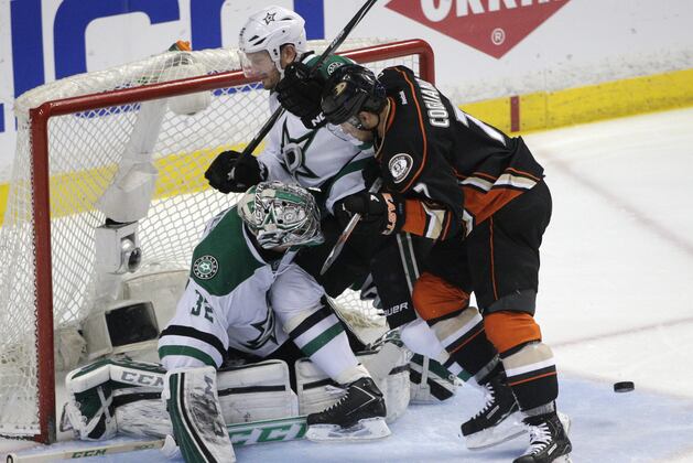 Thomas Replaces Lehtonen in 3rd Period