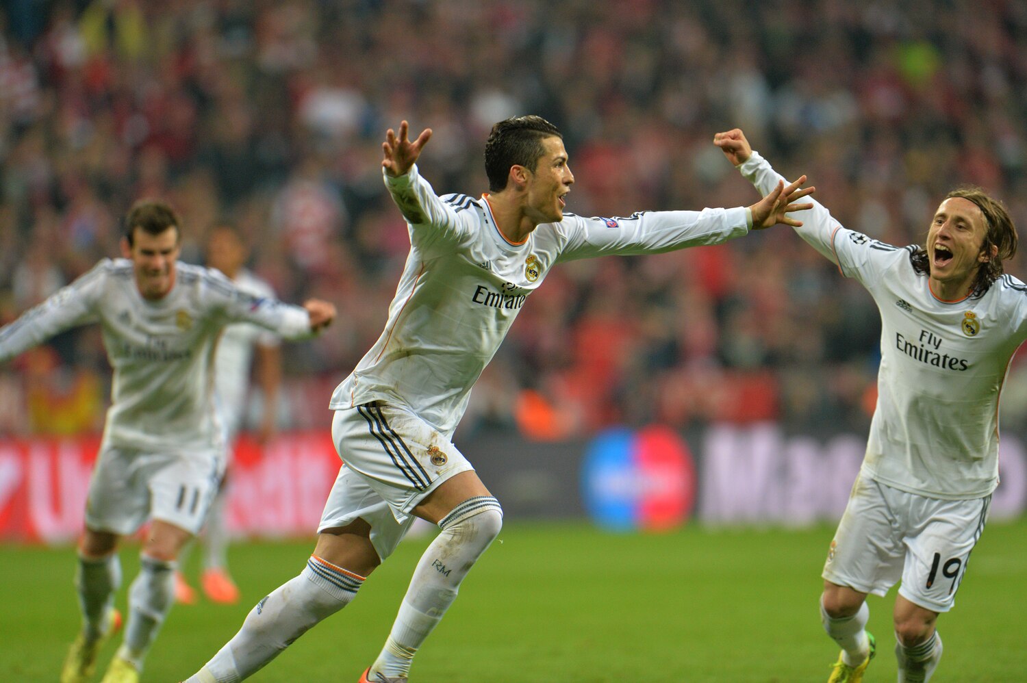 Cristiano Ronaldo FreeKick Completes Real Madrid Demolition of Bayern