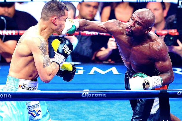 El estadounidense Mayweather, invicto, tras derrotar a Maidana en Las Vegas