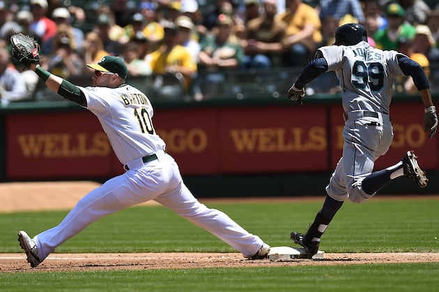 Mariners Beat A's 6-4 in 10 Innings to Open DH