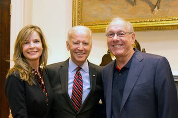 Boeheim Takes a Pic with Fellow SU Alumnus Biden During White House Visit