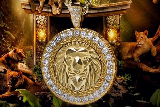 Photo: Eric Ebron to Wear Giant Diamond Lion Necklace at NFL Draft