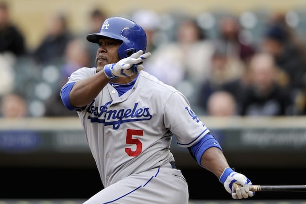 Juan Uribe Leaves Game Early with a Sore Hamstring
