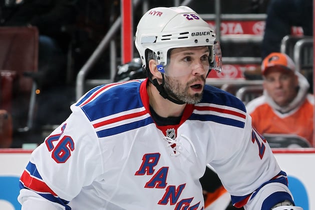 Martin St. Louis Returns for Game 5 After Passing of His Mother