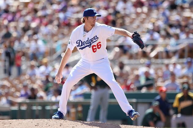 Mariners Sign Mike MacDougal to a Minor League Deal