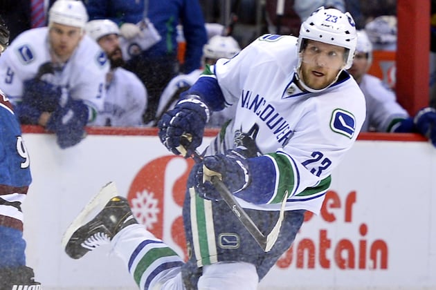 Canucks' Linden Wants to Work with Struggling Edler Rather Than Trade Him