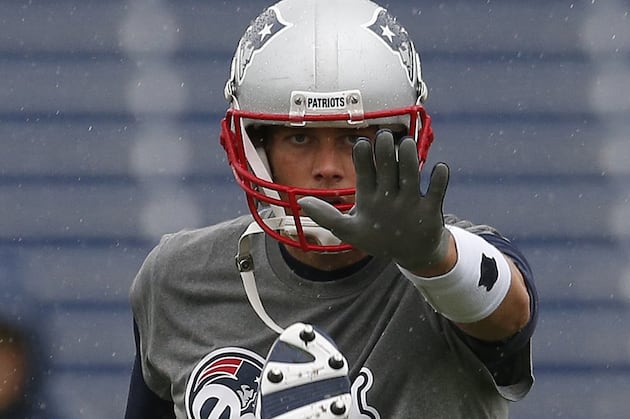 Tom Brady Already Steering Clear of Darrelle Revis