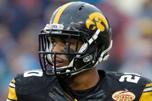 Browns Sign Ex-Hawkeye Kirksey