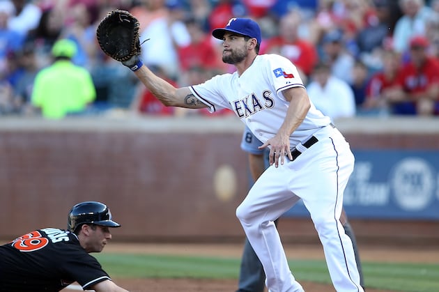 Rangers Call Up Journeyman Snyder to Replace Moreland at 1B
