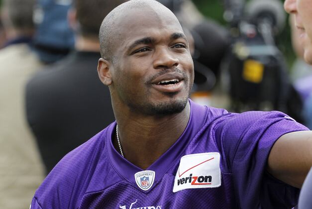 Von Miller Looks at Adrian Peterson for Motivation After ACL Injury