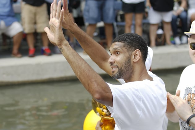 Spurs 'Live It Up' with Championship Parade