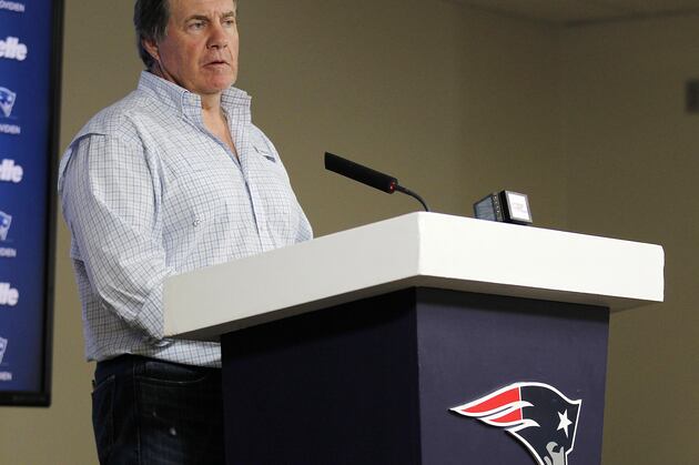 Belichick Breaks out Soccer Balls at Practice
