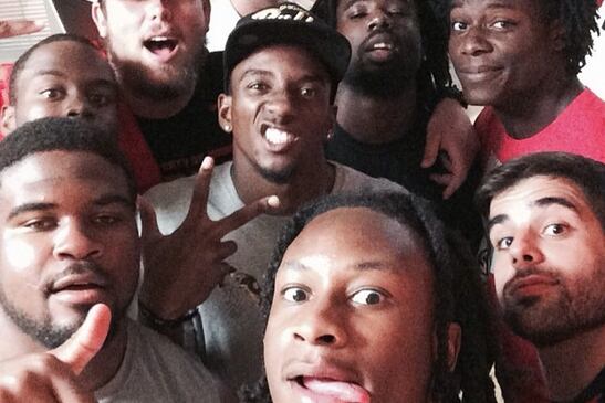 Todd Gurley Posts Awesome Selfie of Georgia Football Team