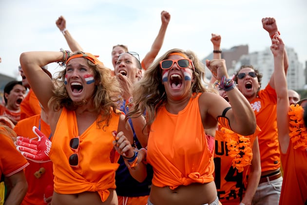 Three Points on Netherlands 2-0 Chile as the Dutch Top Group B