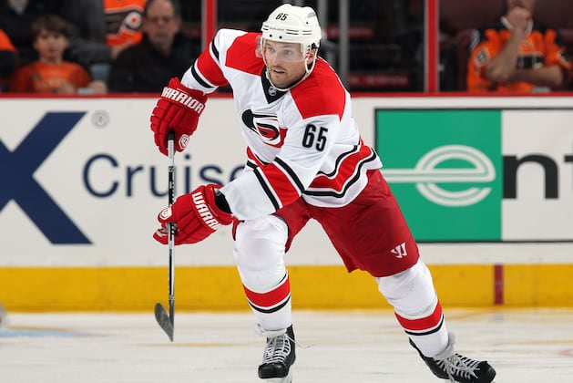 Hurricanes Agree to Terms with Ron Hainsey