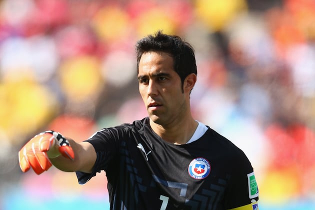 Agreement for Claudio Bravo to Join FC Barcelona