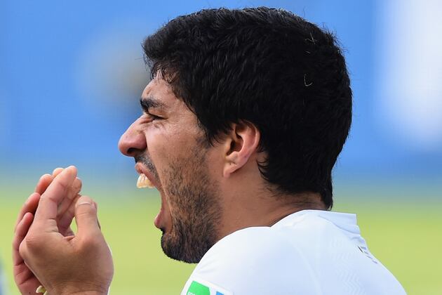 Luis Suárez Set to Lose Endorsement Deal with Poker Firm over 'Bite'