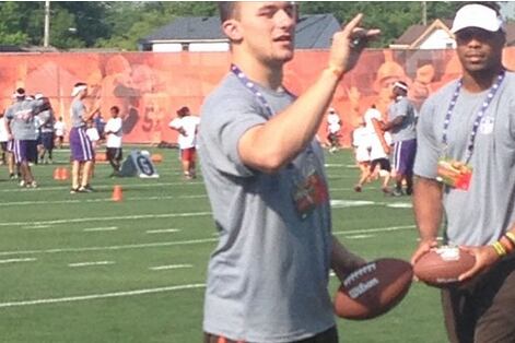 Watch Johnny Manziel Throw Passes to Kids at NFL Rookie Event