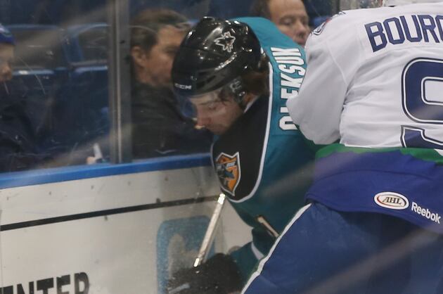 Sharks Re-Sign Forward Travis Oleksuk