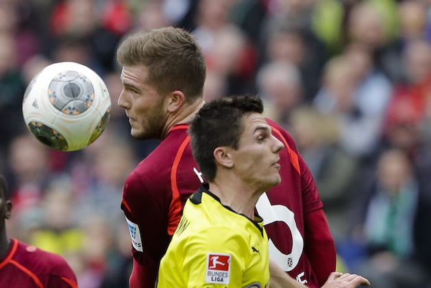 CRUCIATE LIGAMENT INJURY for HANNOVER'S HOFFMANN