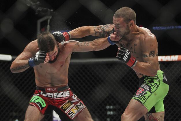 Brasileiros vivem noite de altos e baixos no UFC