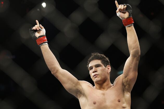 Thiago Santos Isn't Afraid of 'flashy' Uriah Hall at UFC 175