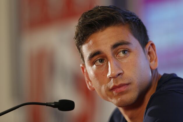 US Soccer's Alejandro Bedoya Visits Dolphins Camp
