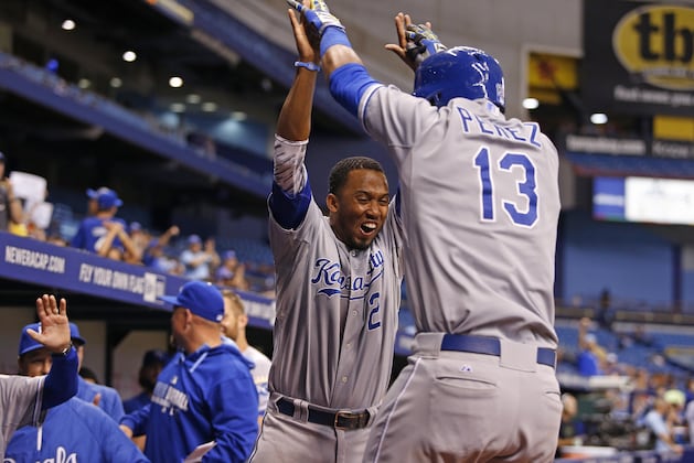 Perez Hits 3-Run HR in 9th, Royals Beat Rays 5-4