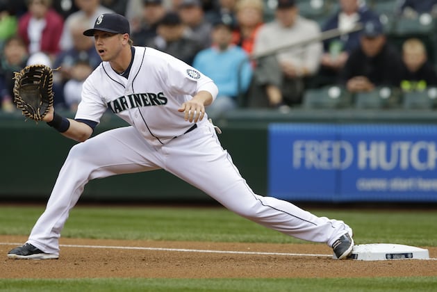 Mariners Recall Smoak from Tacoma After Putting Saunders on Disabled List