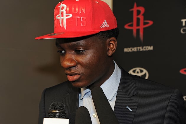 Sources: Capela, Rockets in Contract Dispute