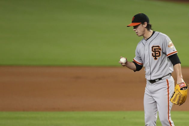 Lincecum, Giants Win Streaks End on Badly Timed Wild Pitch