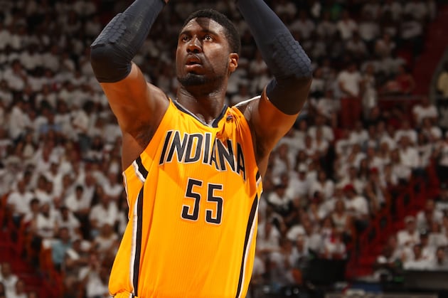 Video: Hibbert Practices Hook Shots with Kareem