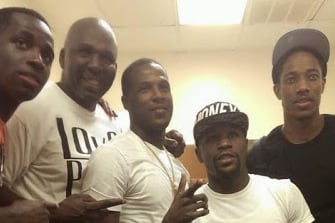 Someone Needs to Explain This Picture of Floyd Mayweather...