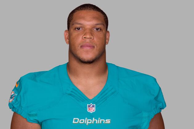Miami Dolphins Replace Struggling Shelley Smith at First-Team Center