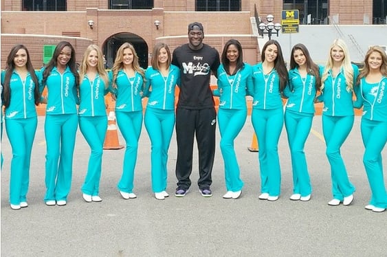 Devin Gardner Took a Photo with the Miami Dolphins Cheerleaders