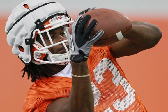 Leroy Hill Providing Encouragement as Tyshon Dye Continues Rehab