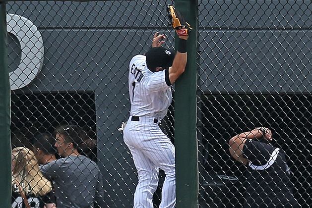 Rosales' two-run homer