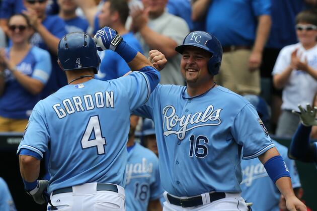 Royals Win 7-4, Complete Sweep of Giants