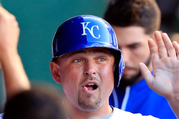 Alex Gordon, Salvador Perez Go Deep as Royals Sweep Giants with 7-4 Victory