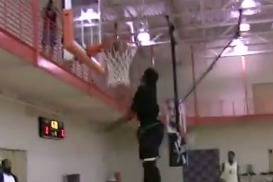 Green Bay's Keifer Sykes Throws Down a Windmill