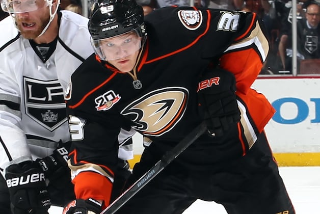 Jakob Silfverberg of the Anaheim Ducks signed a one-year contract Friday